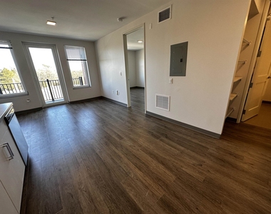 409 Elm - Photo Thumbnail 13