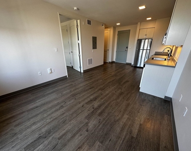 409 Elm - Photo Thumbnail 14