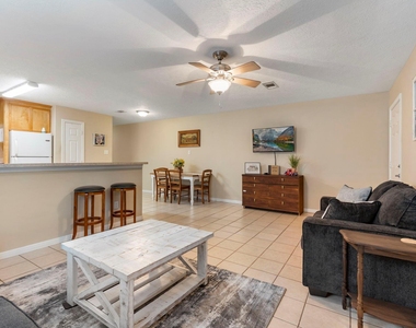 616 Foster Street - Photo Thumbnail 3