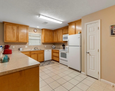 616 Foster Street - Photo Thumbnail 6