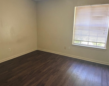 118 Honeysuckle Street - Photo Thumbnail 8