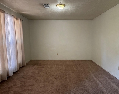 118 Honeysuckle Street - Photo Thumbnail 2