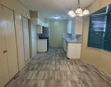 118 Honeysuckle Street - Photo Thumbnail 5