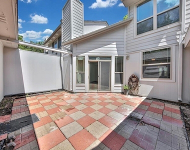652 N Eldridge Parkway - Photo Thumbnail 17