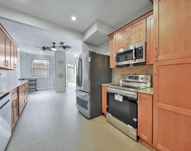 652 N Eldridge Parkway - Photo Thumbnail 5