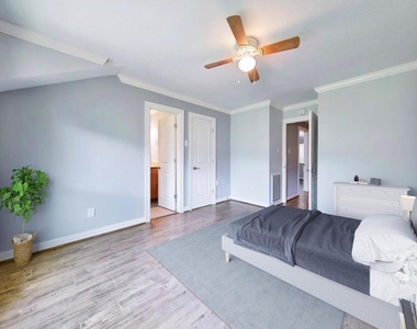 652 N Eldridge Parkway - Photo Thumbnail 15