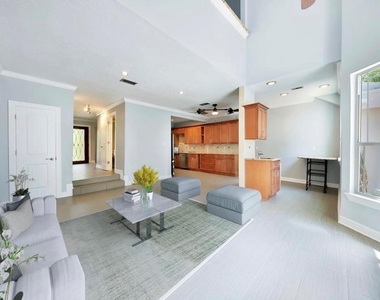 652 N Eldridge Parkway - Photo Thumbnail 7