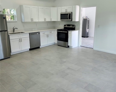 1104 Capri Street E - Photo Thumbnail 1