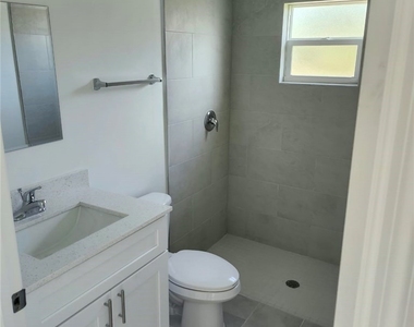 1104 Capri Street E - Photo Thumbnail 3