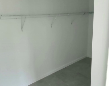1104 Capri Street E - Photo Thumbnail 6