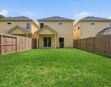2022 Wavell Street - Photo Thumbnail 26