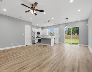 2022 Wavell Street - Photo Thumbnail 8