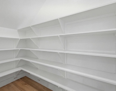 2022 Wavell Street - Photo Thumbnail 23