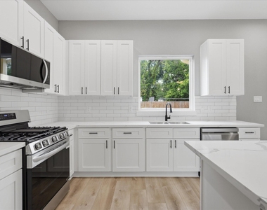 2022 Wavell Street - Photo Thumbnail 4