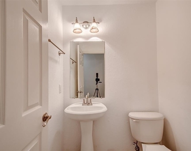 11927 W Vita Circle - Photo Thumbnail 14