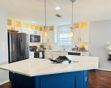 11927 W Vita Circle - Photo Thumbnail 11