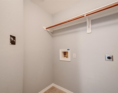 11927 W Vita Circle - Photo Thumbnail 15