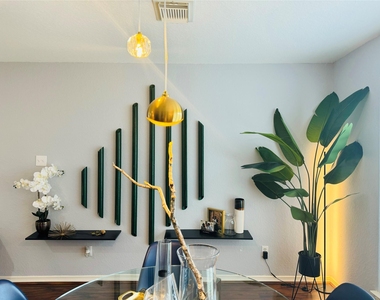 11927 W Vita Circle - Photo Thumbnail 13