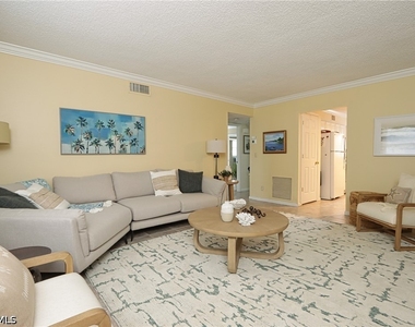 940 3rd Street S - Photo Thumbnail 2