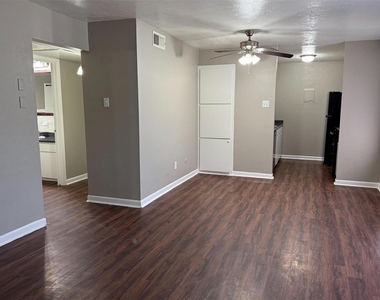 3001 Jane Lane - Photo Thumbnail 9
