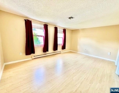 263 Middlebury - Photo Thumbnail 7