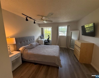 1186 Richmond - Photo Thumbnail 10