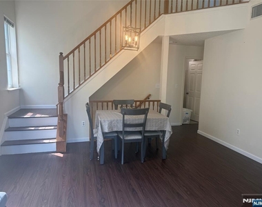 1186 Richmond - Photo Thumbnail 4