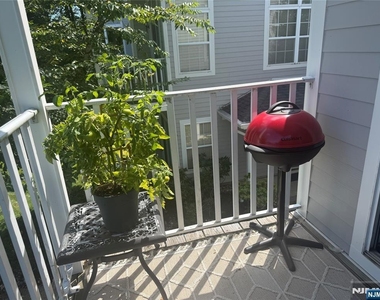 1186 Richmond - Photo Thumbnail 3