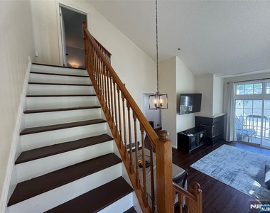 1186 Richmond - Photo Thumbnail 5