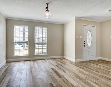 505 Foxmeadow Lane - Photo Thumbnail 2