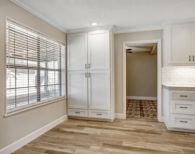 505 Foxmeadow Lane - Photo Thumbnail 11