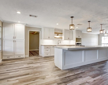 505 Foxmeadow Lane - Photo Thumbnail 10
