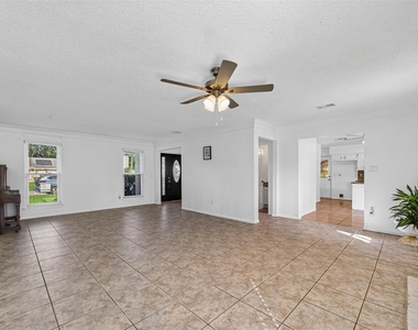 2328 Colleen Drive - Photo Thumbnail 7
