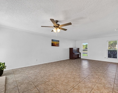 2328 Colleen Drive - Photo Thumbnail 8