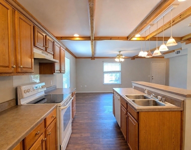 24015 Strong Pine Drive Drive - Photo Thumbnail 3