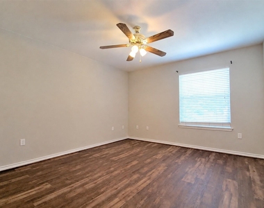 24015 Strong Pine Drive Drive - Photo Thumbnail 5