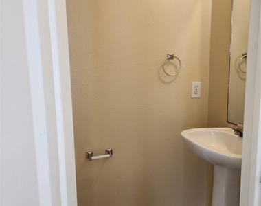 7631 Goudin Drive - Photo Thumbnail 4