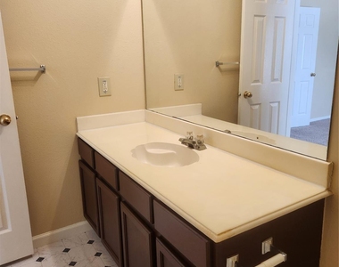 7631 Goudin Drive - Photo Thumbnail 12
