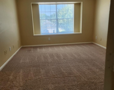 7631 Goudin Drive - Photo Thumbnail 8