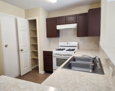 7631 Goudin Drive - Photo Thumbnail 5