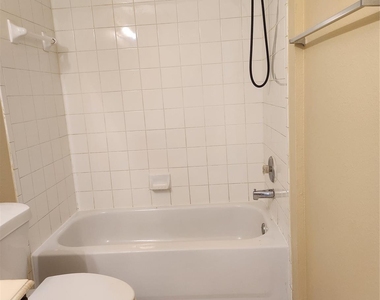 7631 Goudin Drive - Photo Thumbnail 11