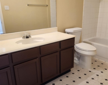 7631 Goudin Drive - Photo Thumbnail 10