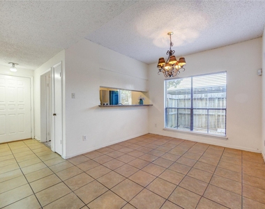 3741 Thistlemont Drive - Photo Thumbnail 10