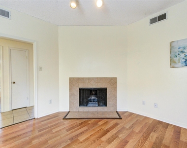 3741 Thistlemont Drive - Photo Thumbnail 4