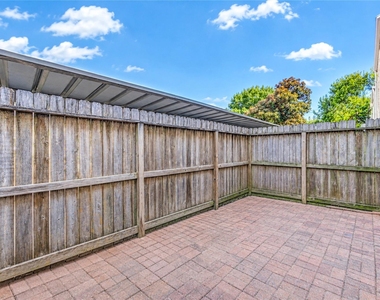 3741 Thistlemont Drive - Photo Thumbnail 24