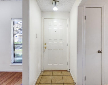 3741 Thistlemont Drive - Photo Thumbnail 2