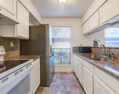 3741 Thistlemont Drive - Photo Thumbnail 5