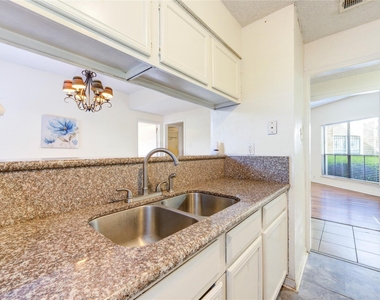 3741 Thistlemont Drive - Photo Thumbnail 8
