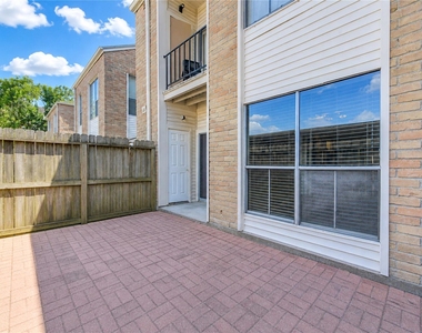 3741 Thistlemont Drive - Photo Thumbnail 23