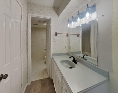 16915 Misty Creek Drive - Photo Thumbnail 20